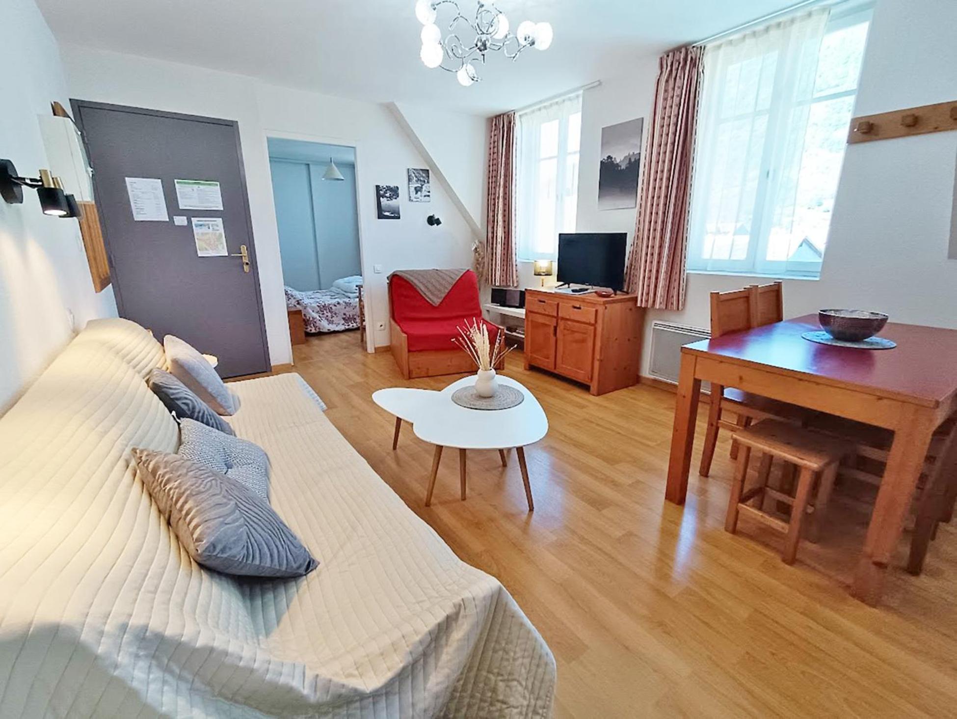 Le Venasque, T2, Centre Luchon, Wifi, Casier A Ski, Ascenseur, 4 Personnes Bagneres-de-Luchon Exterior photo